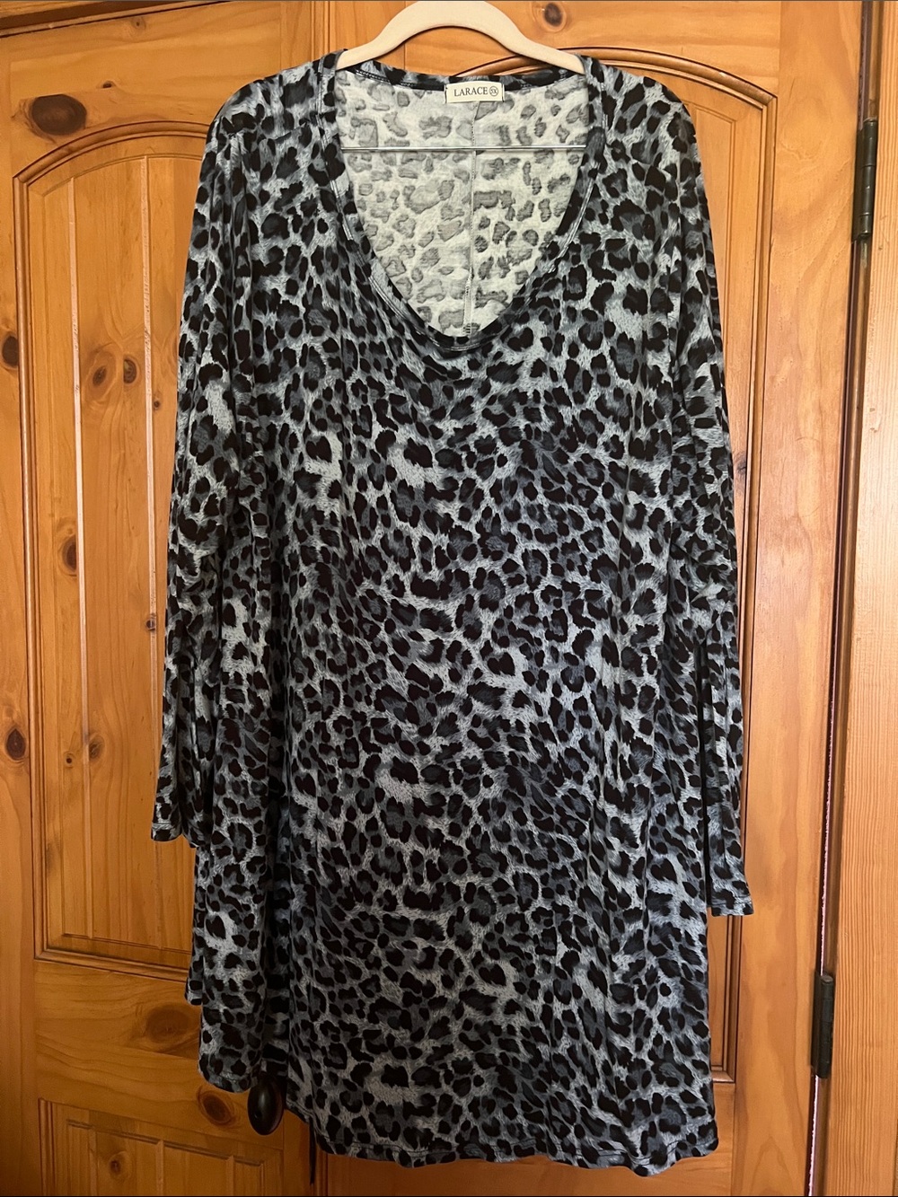 LARA Black and Gray Leopard Print V-Neck Tunic Top